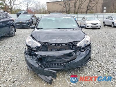 Piąte zdjęcie samochodu w środku: 2016 KIA FORTE EX VIN:KNAFZ4A84G5551408 - miniatura