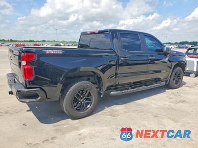 Trzecie zdjęcie samochodu z tyłu: 2021 CHEVROLET SILVERADO K1500 TRAIL BOSS CUSTOM VIN:3GCPYCEF5MG439881 - miniatura