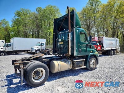 Czwarte zdjęcie samochodu z boku: 2016 FREIGHTLINER CASCADIA 1 - SEMI TRUCK VIN:3AKBGADV8GDHE0260 - miniatura