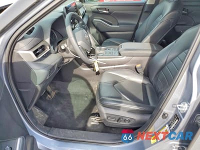 Zdjęcie 7 z 13 samochodu: 2021 TOYOTA HIGHLANDER XLE VIN:5TDHZRBHXMS095024 - miniatura