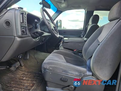 Zdjęcie 7 z 11 samochodu: 2003 GMC NEW SIERRA K1500 VIN:1GTEK19T93E288563 - miniatura