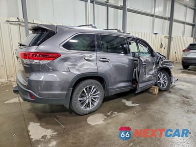 Trzecie zdjęcie samochodu z tyłu: 2017 TOYOTA HIGHLANDER HYBRID XLE VIN:5TDJGRFH9HS031192 - miniatura