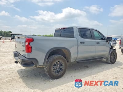 Trzecie zdjęcie samochodu z tyłu: 2024 CHEVROLET SILVERADO K1500 ZR2 VIN:3GCUDHE83RG198309 - miniatura