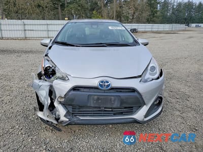 Piąte zdjęcie samochodu w środku: 2017 TOYOTA PRIUS C FOUR VIN:JTDKDTB36H1593942 - miniatura