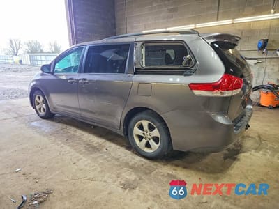 Drugie zdjęcie samochodu z przodu: 2012 TOYOTA SIENNA LE VIN:5TDKK3DC7CS178188 - miniatura