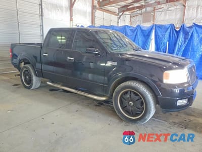 Czwarte zdjęcie samochodu z boku: 2004 FORD F150 SUPERCREW VIN:1FTPW12534KB96165 - miniatura