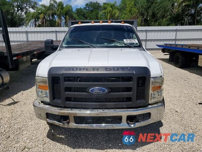 Piąte zdjęcie samochodu w środku: 2008 FORD F350 SUPER DUTY FLATBED TRUCK VIN:1FDWW36Y88EE18839 - miniatura