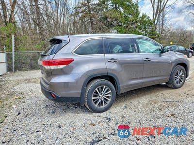 Trzecie zdjęcie samochodu z tyłu: 2017 TOYOTA HIGHLANDER XLE VIN:5TDJZRFH7HS518062 - miniatura