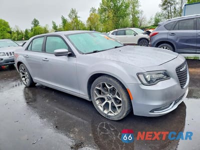 Czwarte zdjęcie samochodu z boku: 2018 CHRYSLER 300 S VIN:2C3CCABG0JH214461 - miniatura