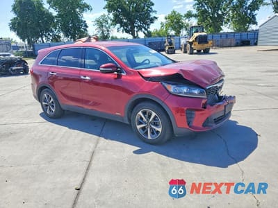 Czwarte zdjęcie samochodu z boku: 2020 KIA SORENTO S VIN:5XYPGDA57LG682403 - miniatura