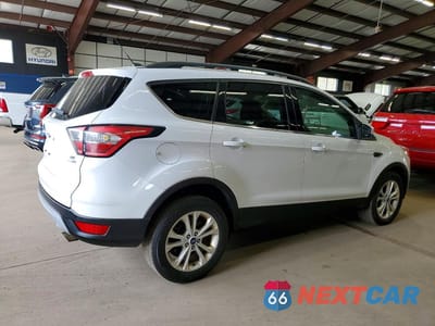 Trzecie zdjęcie samochodu z tyłu: 2017 FORD ESCAPE SE VIN:1FMCU9GD2HUE98376 - miniatura