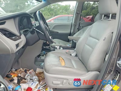 Zdjęcie 7 z 13 samochodu: 2017 TOYOTA SIENNA XLE 8-PASSENGER VIN:5TDYZ3DC3HS812741 - miniatura