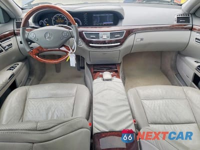 Zdjęcie 8 z 12 samochodu: 2011 MERCEDES-BENZ S 550 VIN:WDDNG7BB8BA417880 - miniatura