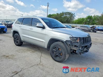 Czwarte zdjęcie samochodu z boku: 2011 JEEP GRAND CHEROKEE LAREDO VIN:1J4RR4GG9BC566869 - miniatura