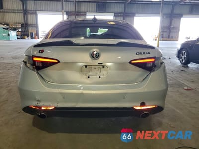 Zdjęcie 6 z 13 samochodu: 2021 ALFA ROMEO GIULIA SPORT VIN:ZARFAMANXM7649140 - miniatura