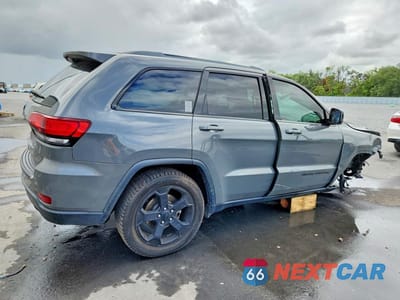 Trzecie zdjęcie samochodu z tyłu: 2019 JEEP GRAND CHEROKEE LAREDO VIN:1C4RJEAG7KC826696 - miniatura