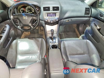 Zdjęcie 8 z 12 samochodu: 2006 HONDA ACCORD EX VIN:1HGCM66556A025312 - miniatura