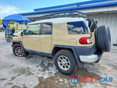 Drugie zdjęcie samochodu z przodu: 2012 TOYOTA FJ CRUISER BASE VIN:JTEBU4BF4CK145682 - miniatura