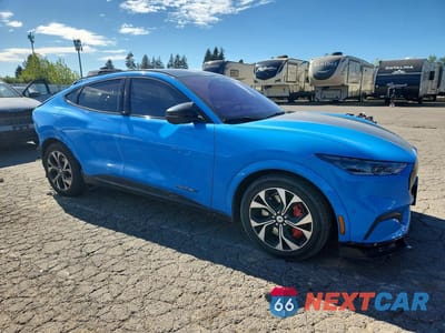 Czwarte zdjęcie samochodu z boku: 2021 FORD MUSTANG MACH-E PREMIUM VIN:3FMTK3SU4MMA20890 - miniatura