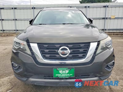 Piąte zdjęcie samochodu w środku: 2017 NISSAN PATHFINDER SV VIN:5N1DR2MM9HC604779 - miniatura