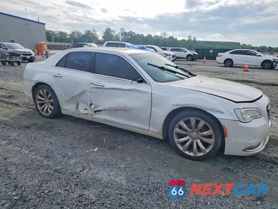 Czwarte zdjęcie samochodu z boku: 2016 CHRYSLER 300C VIN:2C3CCAEG9GH141501 - miniatura
