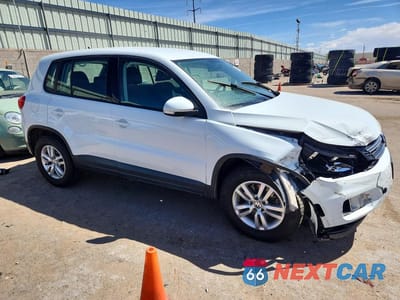 Czwarte zdjęcie samochodu z boku: 2014 VOLKSWAGEN TIGUAN S VIN:WVGAV3AX5EW562303 - miniatura