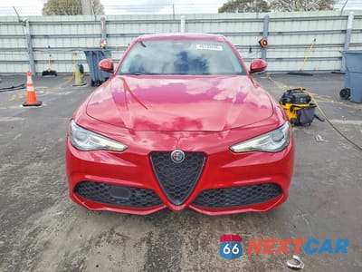 Piąte zdjęcie samochodu w środku: 2019 ALFA ROMEO GIULIA VIN:ZARFAMAN4K7599798 - miniatura