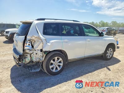 Trzecie zdjęcie samochodu z tyłu: 2012 TOYOTA HIGHLANDER BASE VIN:5TDZK3EH0CS089619 - miniatura