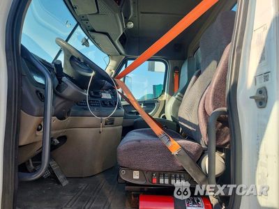 Piąte zdjęcie samochodu w środku: 2016 FREIGHTLINER CASCADIA 125 SEMI TRUCK VIN:1FUBGEDV1GLHC5761 - miniatura