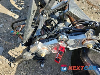 Zdjęcie 7 z 9 samochodu: 2005 SUZUKI GSX1300 RK5 VIN:JS1GW71AX52107043 - miniatura