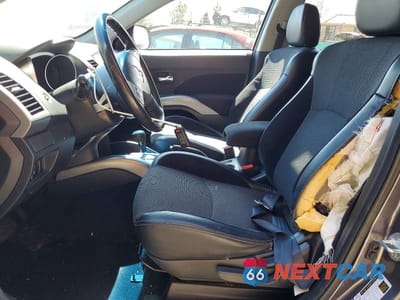 Zdjęcie 7 z 12 samochodu: 2010 MITSUBISHI OUTLANDER SE VIN:JA4AS3AW0AZ016919 - miniatura