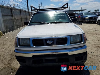 Piąte zdjęcie samochodu w środku: 2000 NISSAN FRONTIER XE VIN:1N6ED27T2YC361517 - miniatura