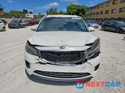 Piąte zdjęcie samochodu w środku: 2016 KIA SEDONA LX VIN:KNDMB5C17G6198838 - miniatura