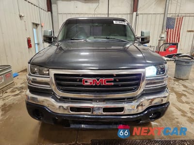 Piąte zdjęcie samochodu w środku: 2003 GMC SIERRA K2500 HEAVY DUTY VIN:1GTHK29133E194714 - miniatura