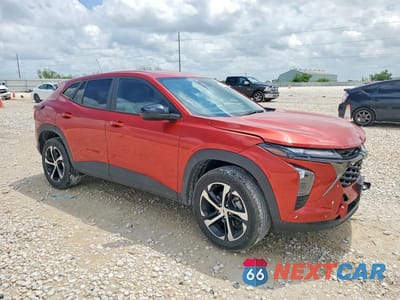 Czwarte zdjęcie samochodu z boku: 2024 CHEVROLET TRAX 1RS VIN:KL77LGE25RC222700 - miniatura