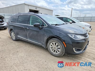 Czwarte zdjęcie samochodu z boku: 2018 CHRYSLER PACIFICA TOURING L VIN:2C4RC1BG3JR124110 - miniatura