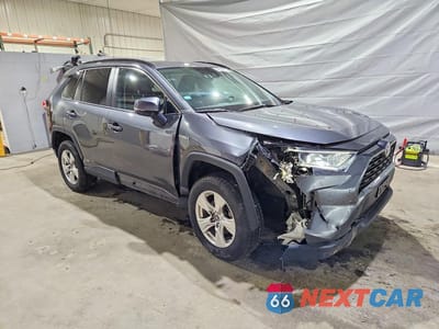 Czwarte zdjęcie samochodu z boku: 2021 TOYOTA RAV4 HYBRID XLE VIN:4T3R6RFV6MU012622 - miniatura