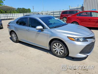 Czwarte zdjęcie samochodu z boku: 2018 TOYOTA CAMRY L VIN:4T1B11HK7JU536208 - miniatura