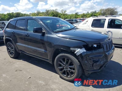 Czwarte zdjęcie samochodu z boku: 2018 JEEP GRAND CHEROKEE LAREDO VIN:1C4RJFAG4JC319629 - miniatura