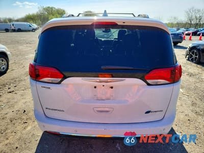 Zdjęcie 6 z 13 samochodu: 2018 CHRYSLER PACIFICA HYBRID LIMITED VIN:2C4RC1N74JR212806 - miniatura