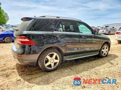 Trzecie zdjęcie samochodu z tyłu: 2015 MERCEDES-BENZ ML 350 VIN:4JGDA5JB6FA514817 - miniatura