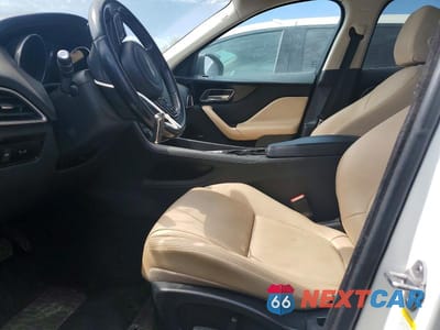 Zdjęcie 7 z 12 samochodu: 2017 JAGUAR F-PACE VIN:SADCS2BV8HA490208 - miniatura