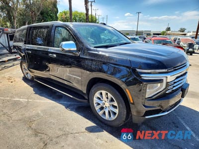 Czwarte zdjęcie samochodu z boku: 2025 CHEVROLET SUBURBAN K1500 PREMIER VIN:1GNS6FRDXSR275851 - miniatura