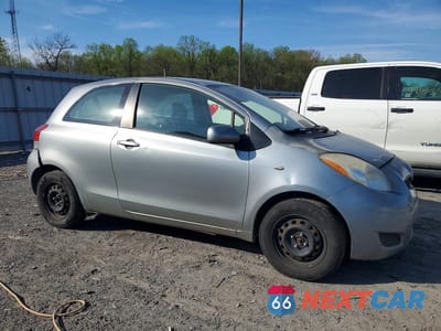 Czwarte zdjęcie samochodu z boku: 2010 TOYOTA YARIS VIN:JTDJT4K39A5294738 - miniatura