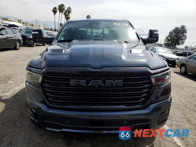 Piąte zdjęcie samochodu w środku: 2026 RAM 1500 LARAMIE VIN:1C6SRFJT2TN302091 - miniatura