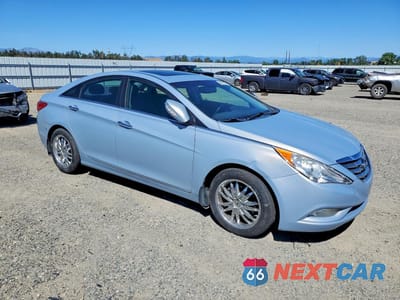 Czwarte zdjęcie samochodu z boku: 2013 HYUNDAI SONATA LIMITED VIN:5NPEC4AC2DH538298 - miniatura