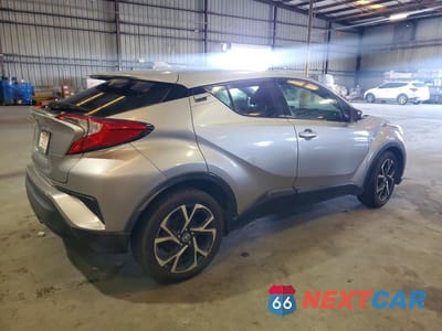 Trzecie zdjęcie samochodu z tyłu: 2020 TOYOTA C-HR XLE VIN:JTNKHMBX4L1082859 - miniatura