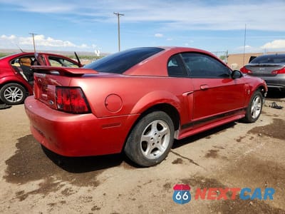 Trzecie zdjęcie samochodu z tyłu: 2002 FORD MUSTANG VIN:1FAFP404X2F208182 - miniatura