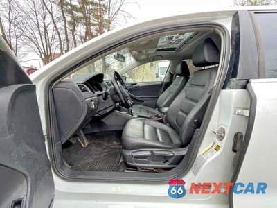 Zdjęcie 11 z 13 samochodu: 2017 VOLKSWAGEN JETTA SE VIN:3VWB67AJ5HM364931 - miniatura