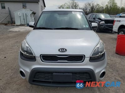 Piąte zdjęcie samochodu w środku: 2012 KIA SOUL BASE VIN:KNDJT2A51C7449894 - miniatura